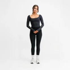 Butter Soft Long Sleeve Crop Black