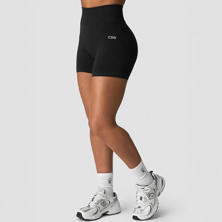 Smooth Seamless Midi Shorts, Black