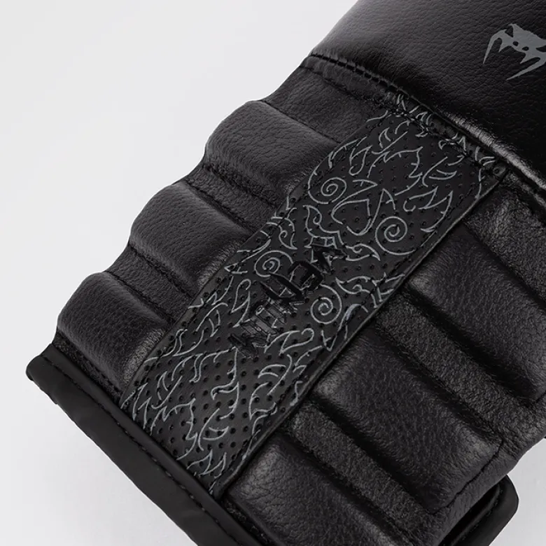 Venum Reverso Boxing Gloves Black/Black
