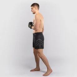 Venum Streamline Fightshorts Black/Gold